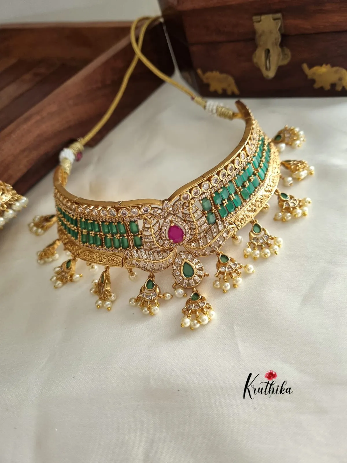 AD No-idol emerald choker set NC674