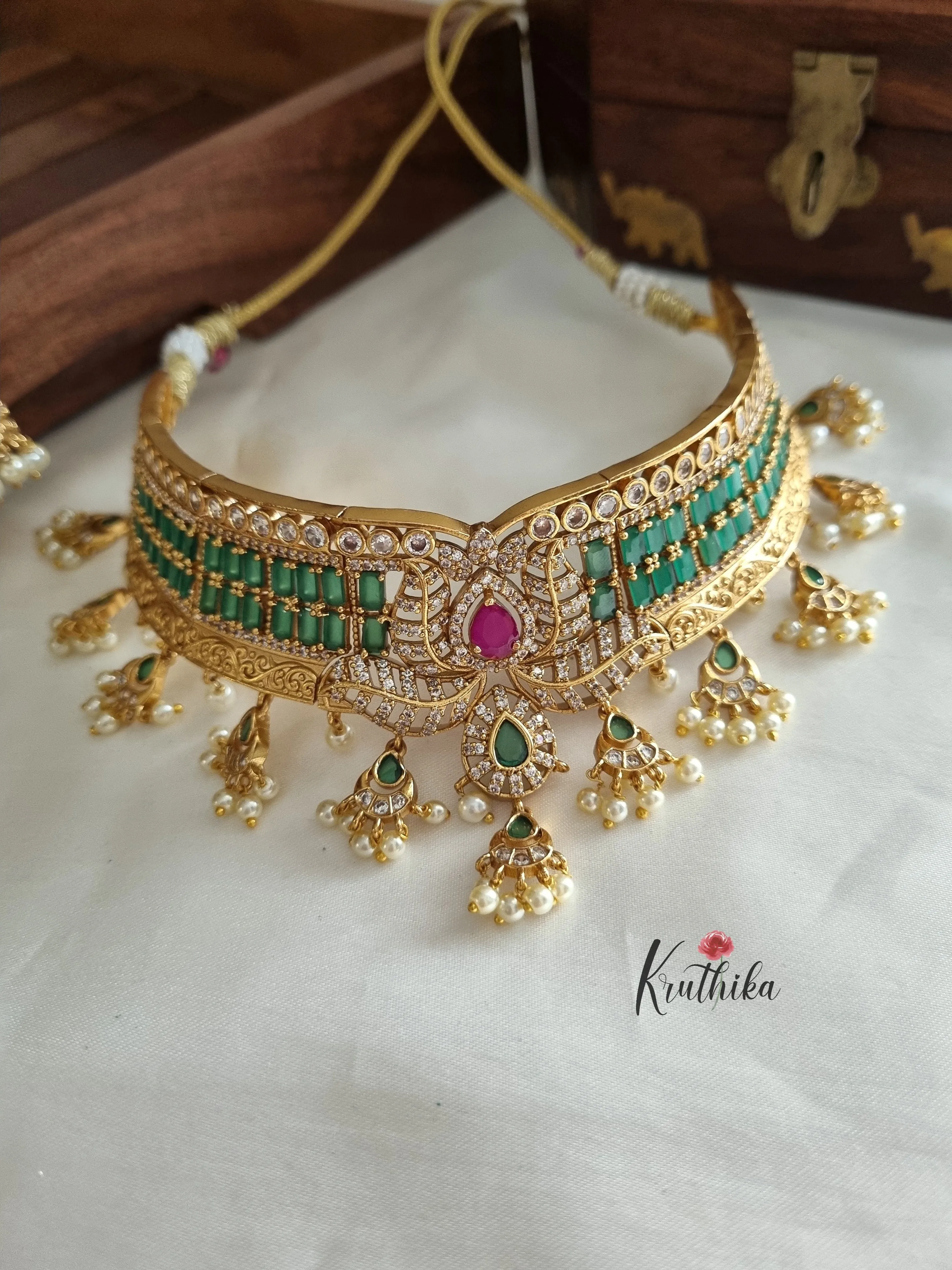 AD No-idol emerald choker set NC674
