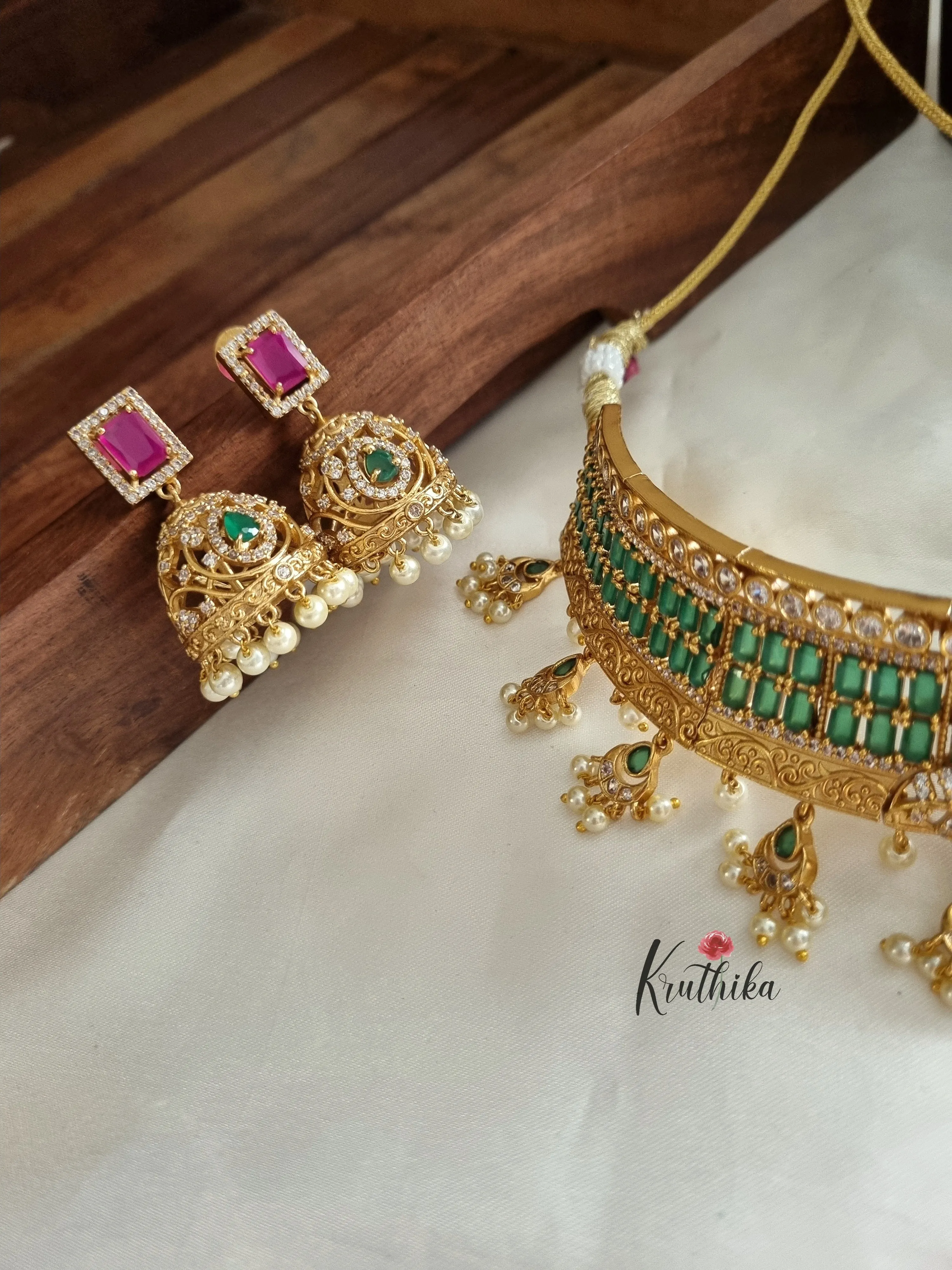 AD No-idol emerald choker set NC674