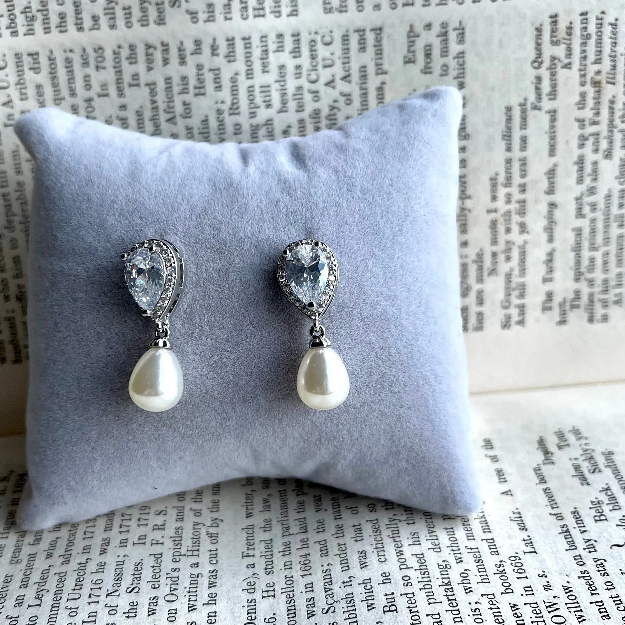 Alisha, Teardrop Pearl Silver Earrings
