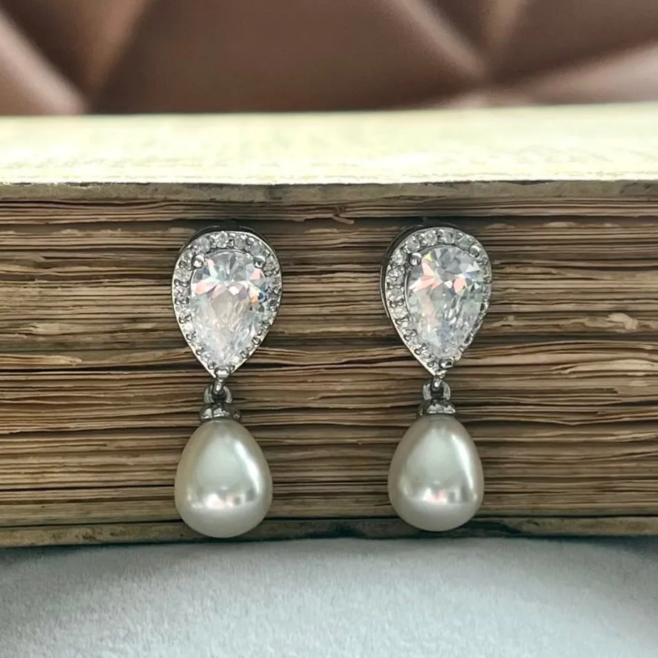 Alisha, Teardrop Pearl Silver Earrings