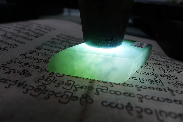Natural Jade Rough Jadeite Raw (19g,4.9X3X0.6cm)