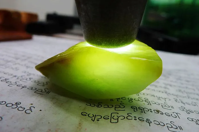 Natural Jade Rough Jadeite Raw (30g,4X3X1.7cm)