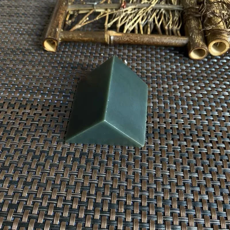 Natural Kunlun Jade Rough Nephrite Raw (118g,5.5X5.1X2.7cm)