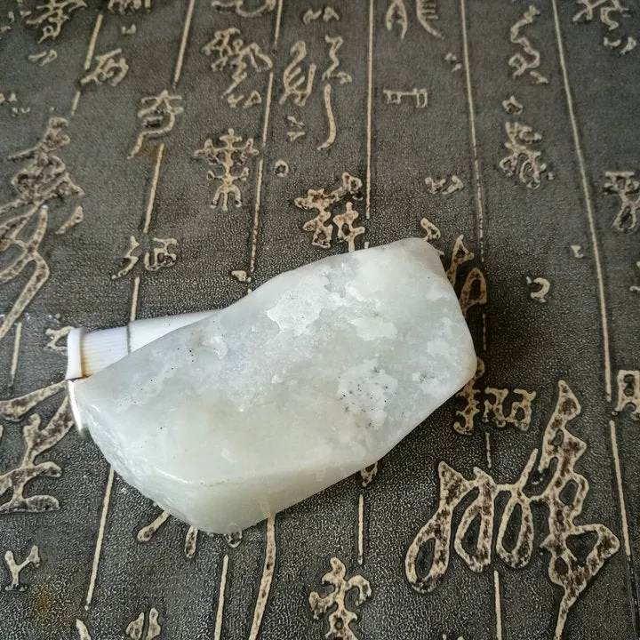 Natural Kunlun Jade Rough Nephrite Raw (135g, 7.5X3.7X3cm)