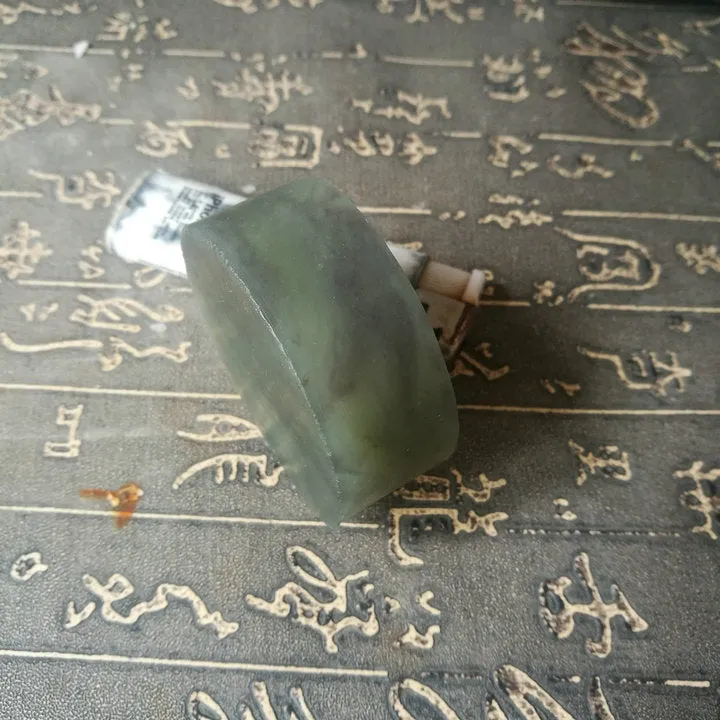Natural Kunlun Jade Rough Nephrite Raw (158g, 5.5X2.2cm)