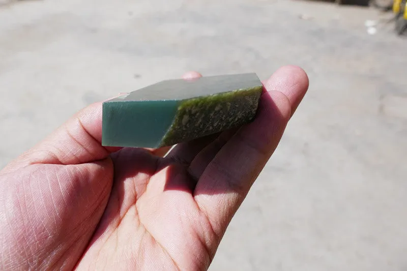 Natural Kunlun Jade Rough Nephrite Raw (185g, 7X5.2X1.5cm)