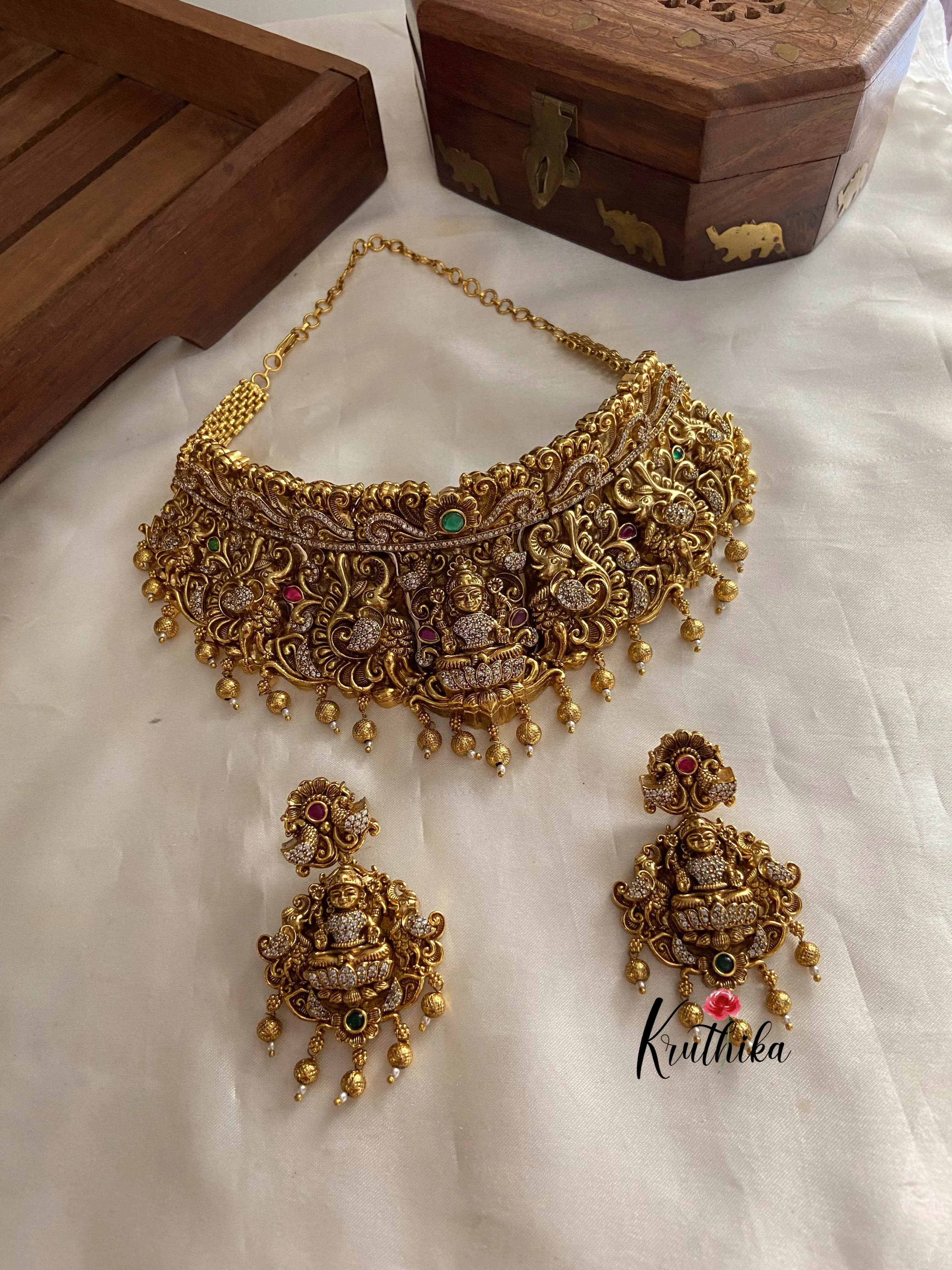 Premium polish Lakshmi Devi Nagas choker NC883