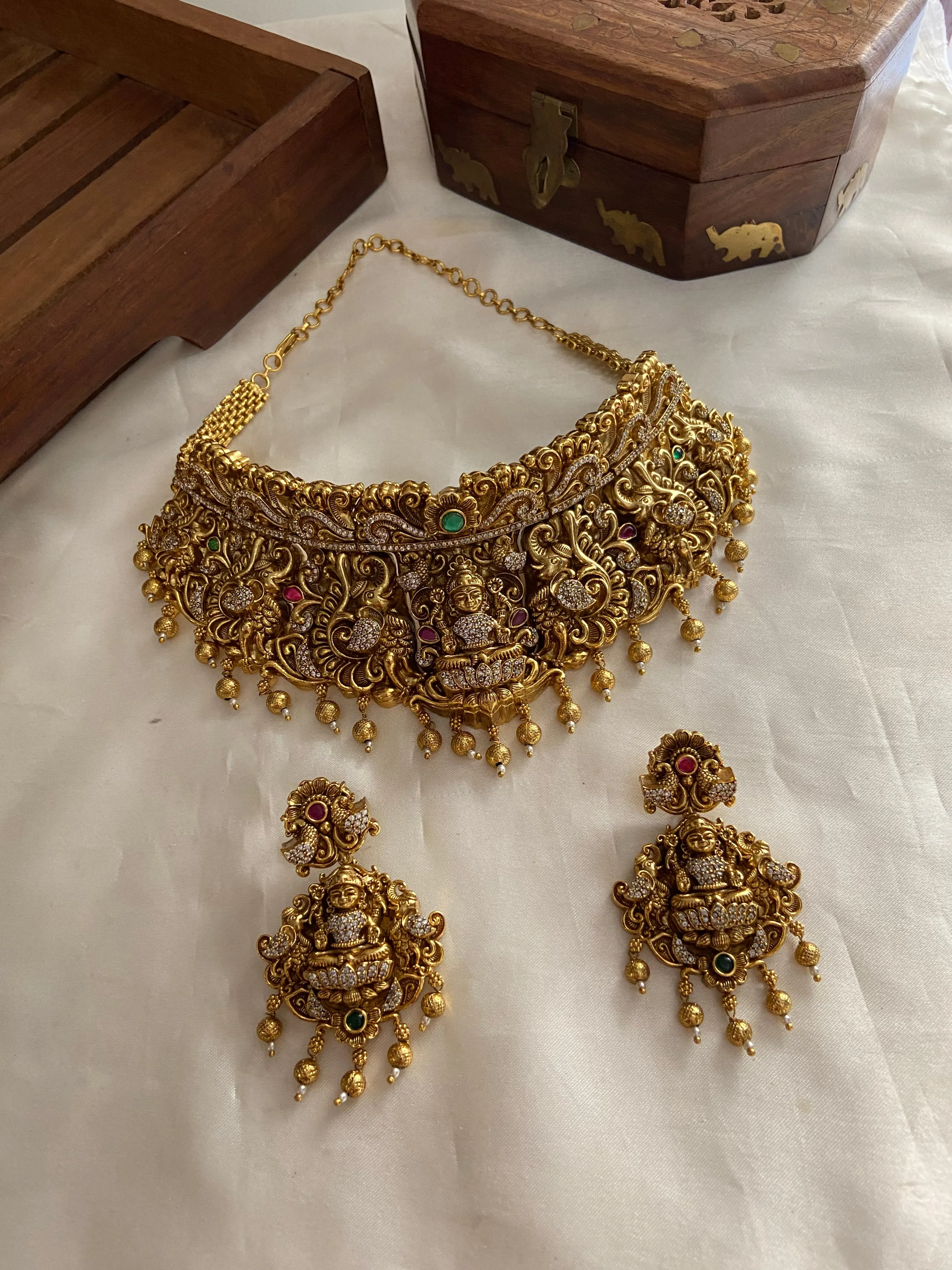 Premium polish Lakshmi Devi Nagas choker NC883