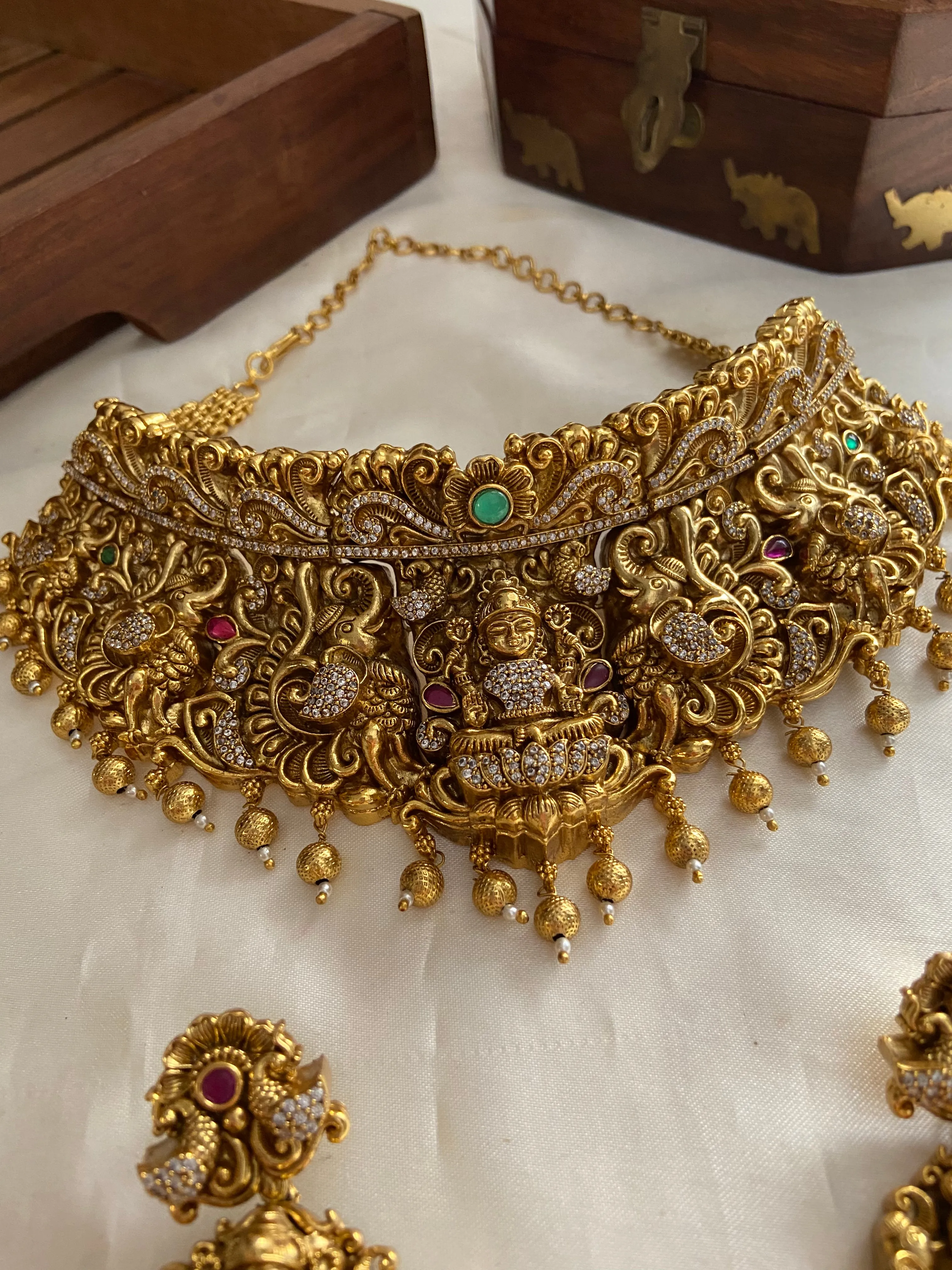 Premium polish Lakshmi Devi Nagas choker NC883