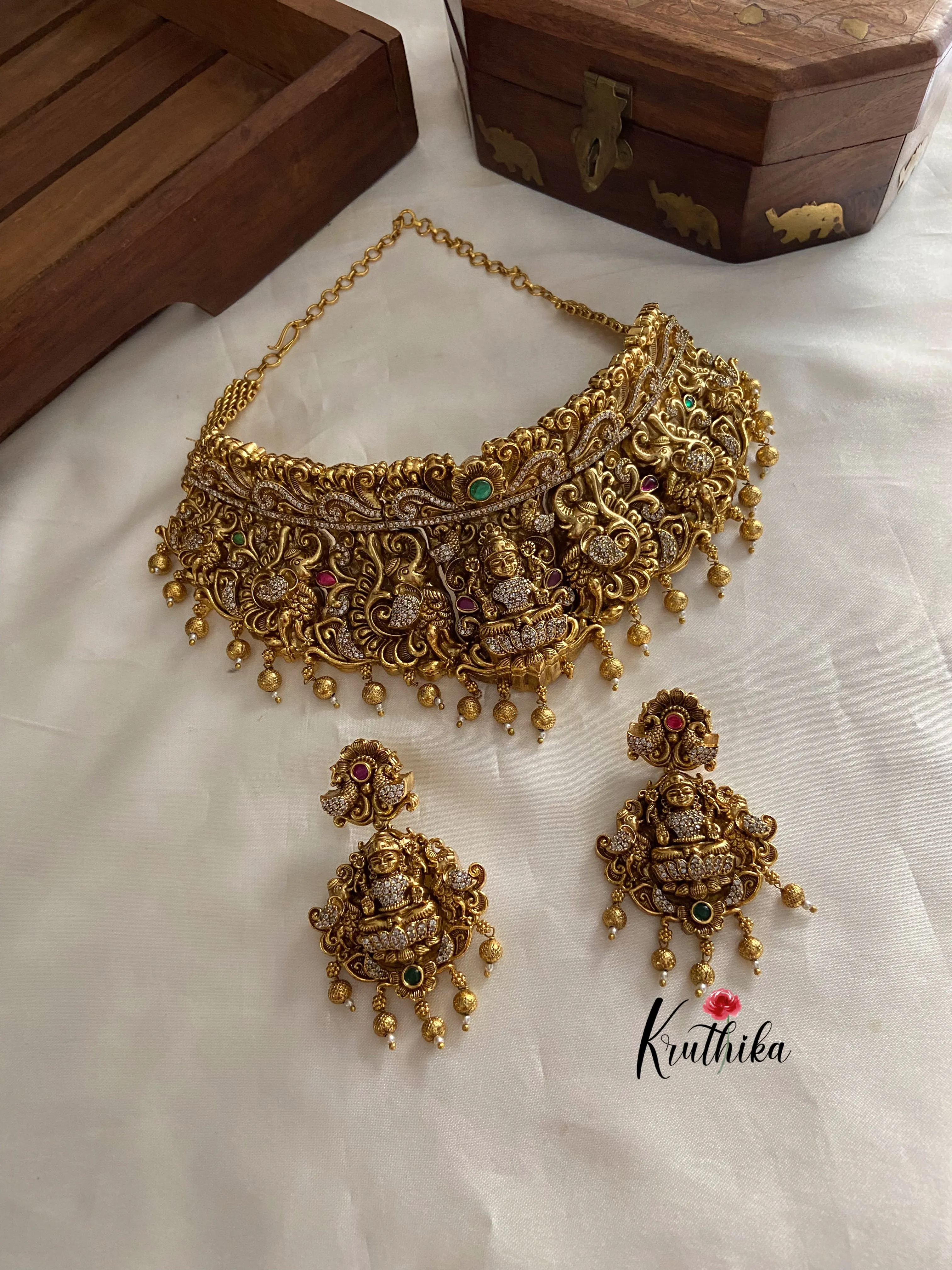 Premium polish Lakshmi Devi Nagas choker NC883